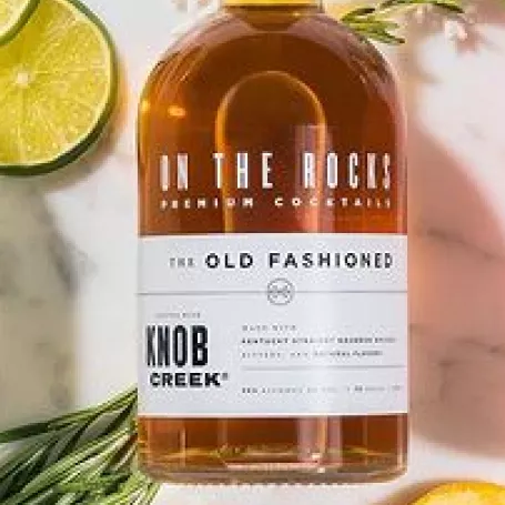 Makers-Mark-Old-Fashioned-Lifestyle-cocktail